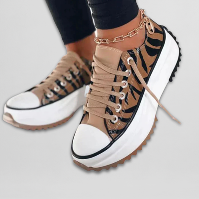 לוסיה™ | סנדלי נוחות אלגנטית