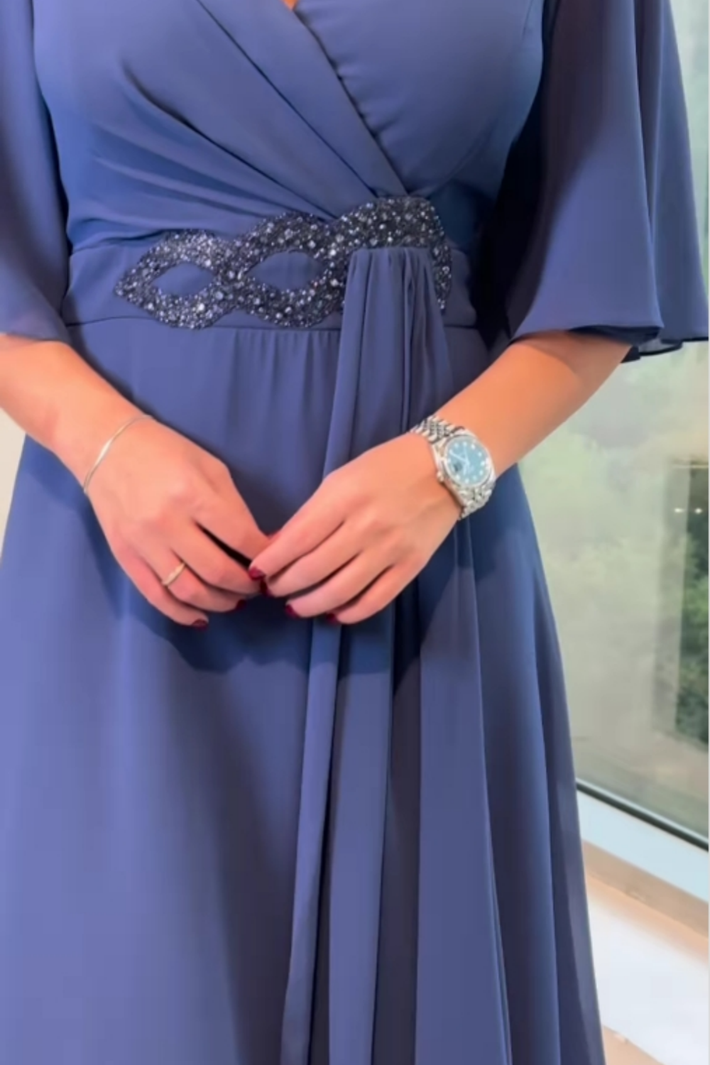 לורן™ | שמלת מקסי צווארון V