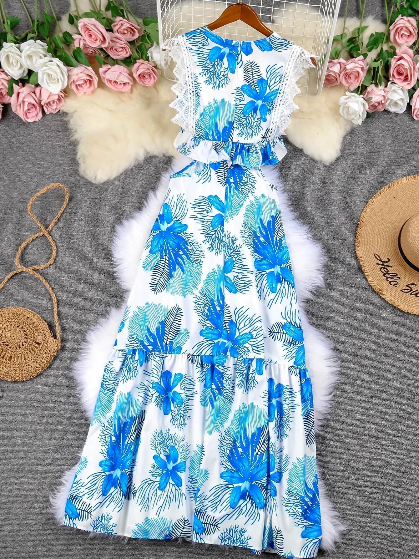 מרג'י™ | שמלת תחרה ללא שרוולים