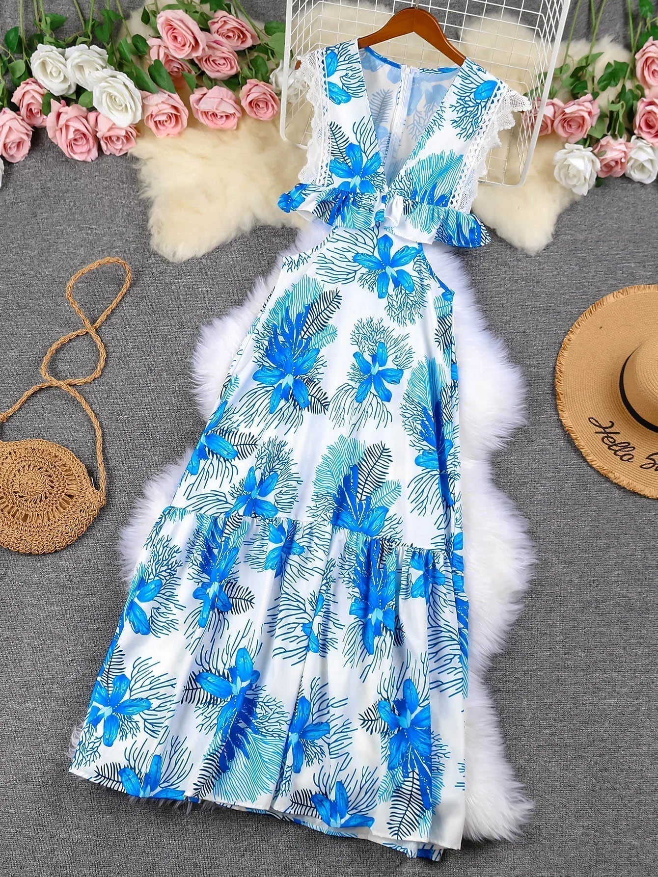 מרג'י™ | שמלת תחרה ללא שרוולים