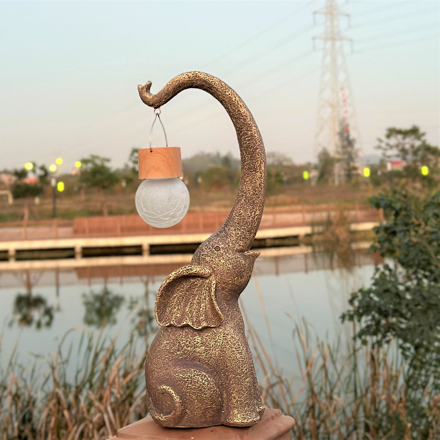 פילון™ | פנס סולארי בעיצוב רטרו